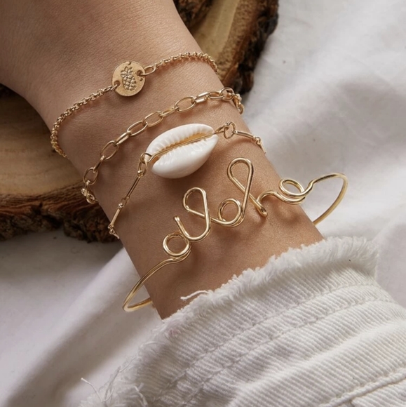 Jewelry - Gold aloha pineapple and shell bracelet set